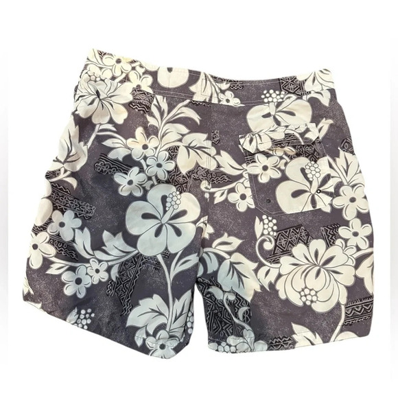 L. L. Bean board shorts grey and white Hawaiin floral print. Size 38w - Picture 2 of 6